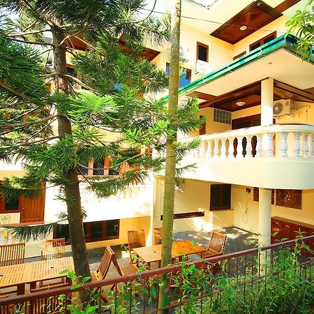 Hundred Moon Hotel Rangum Exterior foto