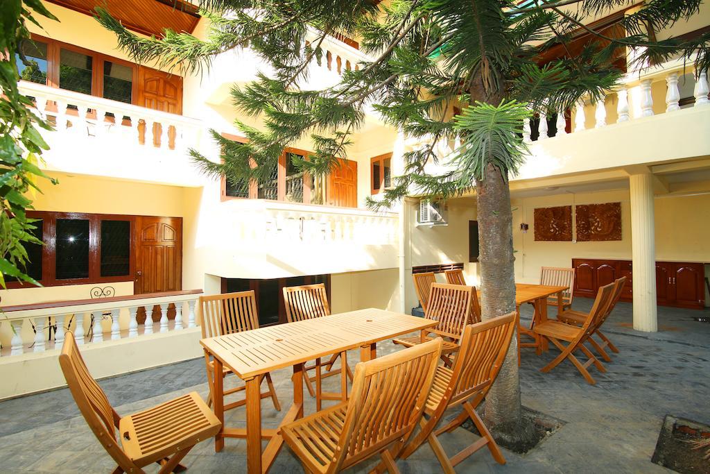 Hundred Moon Hotel Rangum Exterior foto