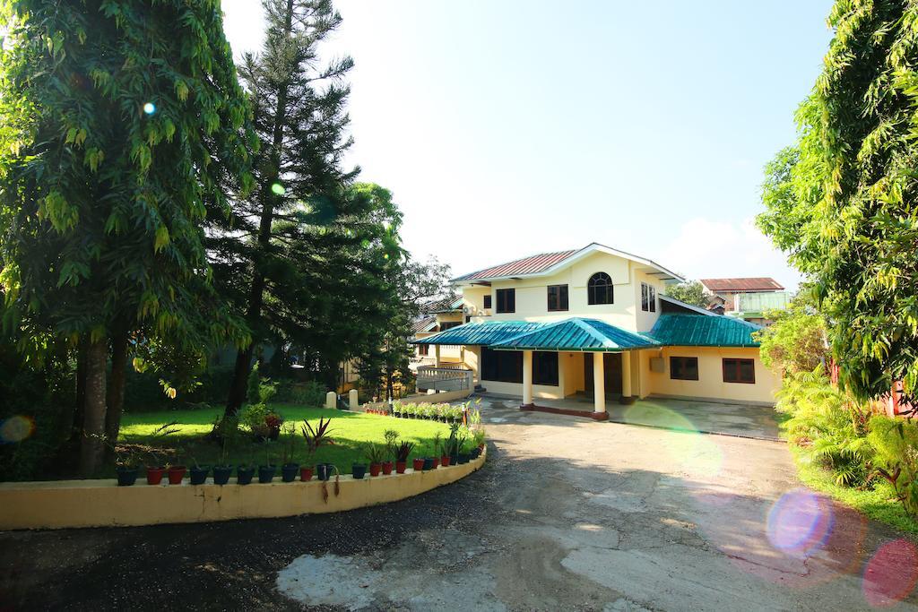 Hundred Moon Hotel Rangum Exterior foto