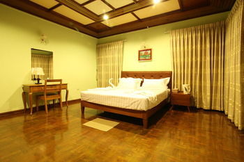 Hundred Moon Hotel Rangum Exterior foto